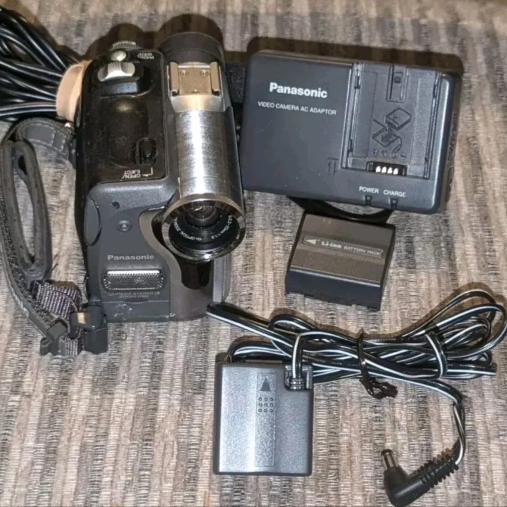 Panasonic PV-GS50D Mini Camcorder 1 Chargers, 2 Batteries, & Camera Bag …